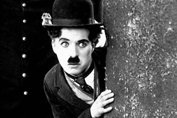 Tom Wilson (le policeman), Charlie Chaplin (le vagabond) et Jackie Coogan (le gosse)