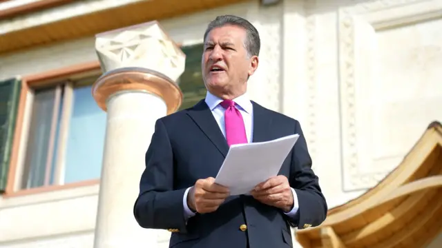 Deputat mühafizəçisini zorlamaqda ittiham olunur xəbəri üçün şəkil